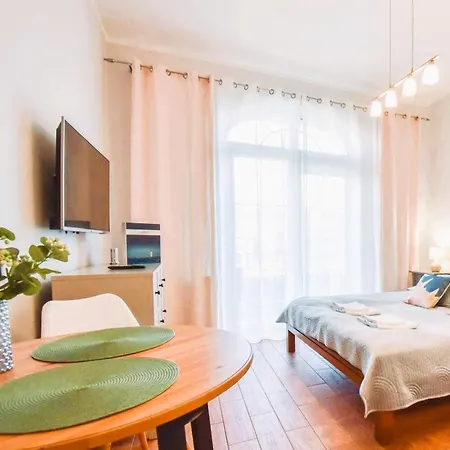Z Parkingiem I Tarasem Przy Promenadzie, Mit Privatem Parkplatz Und Terrasse An Der Promenade Swinemünde