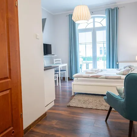 Z Parkingiem I Tarasem Przy Promenadzie, Mit Privatem Parkplatz Und Terrasse An Der Promenade * Swinemünde