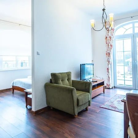 Z Parkingiem I Tarasem Przy Promenadzie, Mit Privatem Parkplatz Und Terrasse An Der Promenade Swinemünde