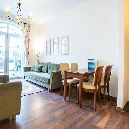 Z Parkingiem I Tarasem Przy Promenadzie, Mit Privatem Parkplatz Und Terrasse An Der Promenade