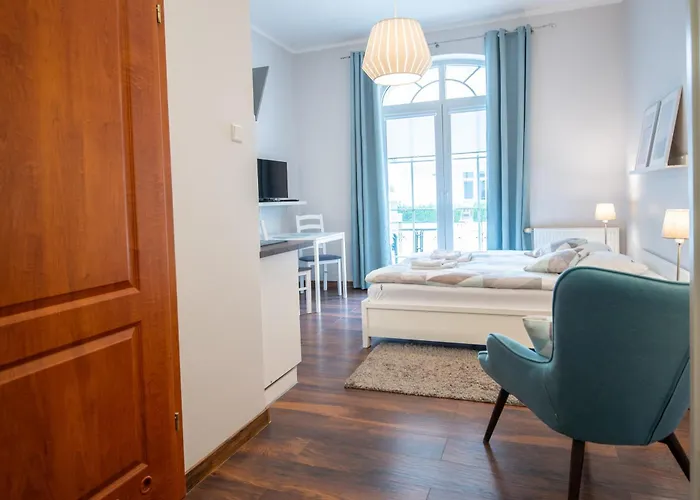 Z Parkingiem I Tarasem Przy Promenadzie, Mit Privatem Parkplatz Und Terrasse An Der Promenade * Świnoujście