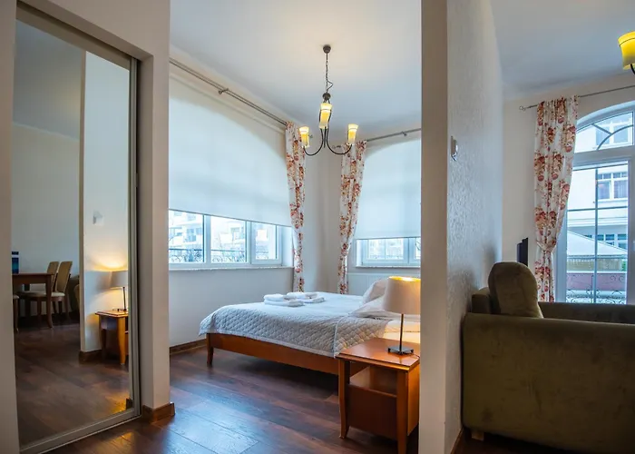 Z Parkingiem I Tarasem Przy Promenadzie, Mit Privatem Parkplatz Und Terrasse An Der Promenade * Świnoujście